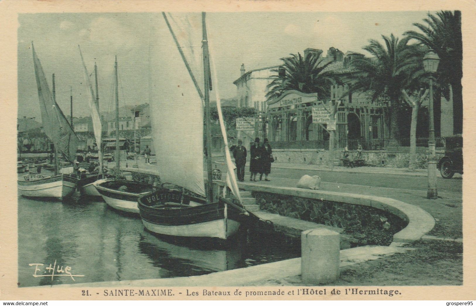 SAINTE MAXIME LES BATEAUX DE PROMENADE ET L'HOTEL DE L'HERMITAGE - Sainte-Maxime