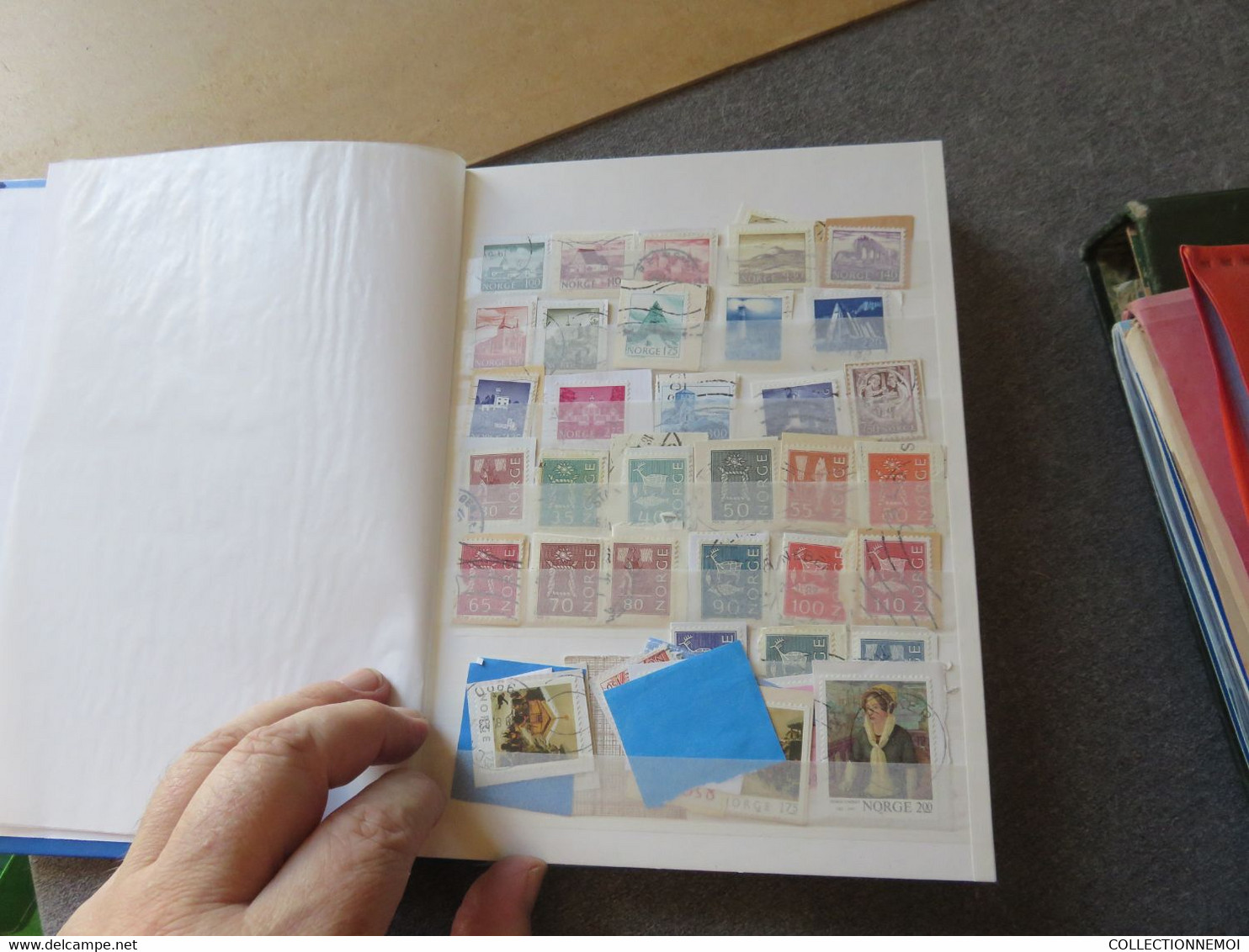 VRAC de timbres du monde ,, des jours de tri ,STRICTEMENT IMPOSSIBLE DE TOUT PHOTOGRAPHIER