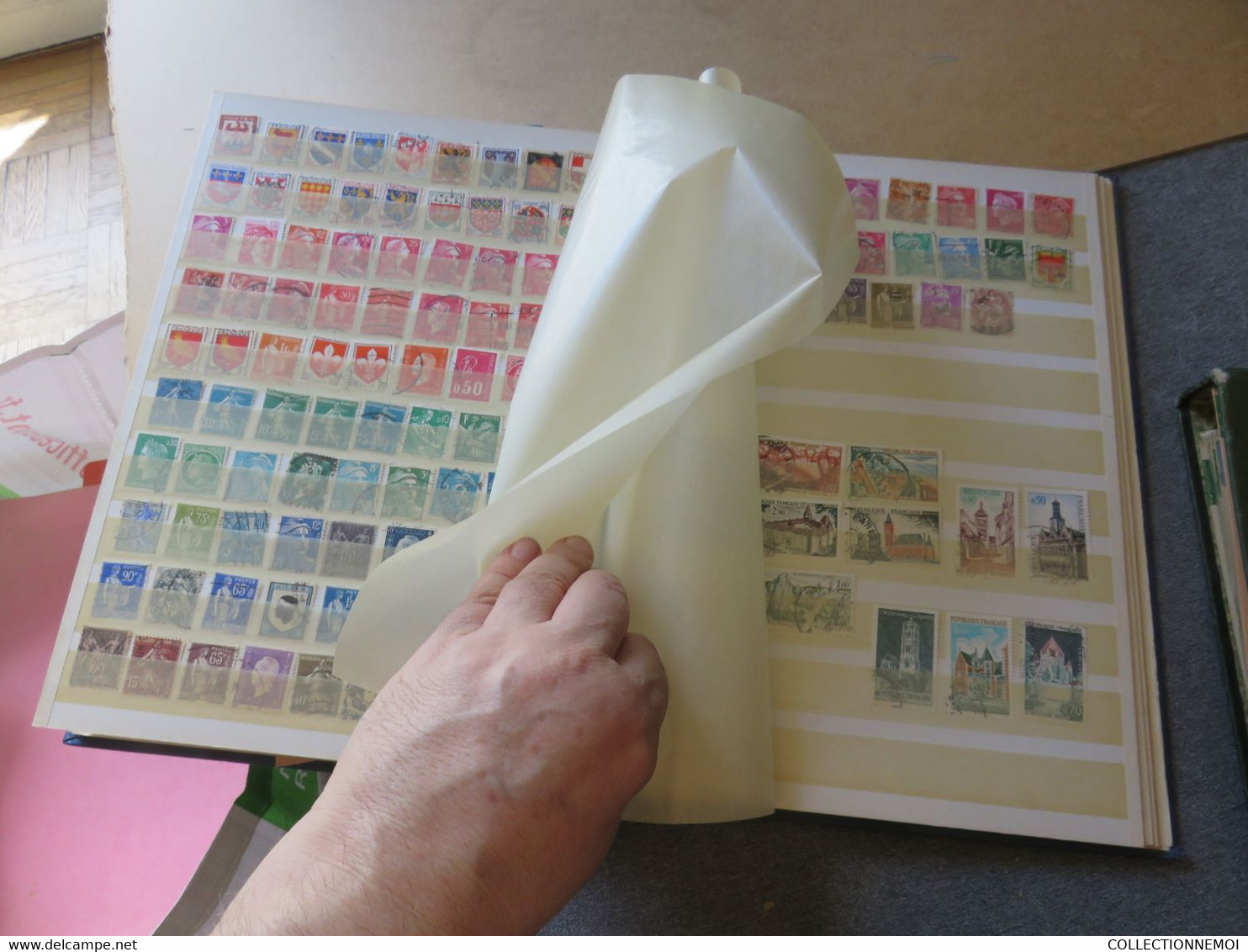 VRAC de timbres du monde ,, des jours de tri ,STRICTEMENT IMPOSSIBLE DE TOUT PHOTOGRAPHIER