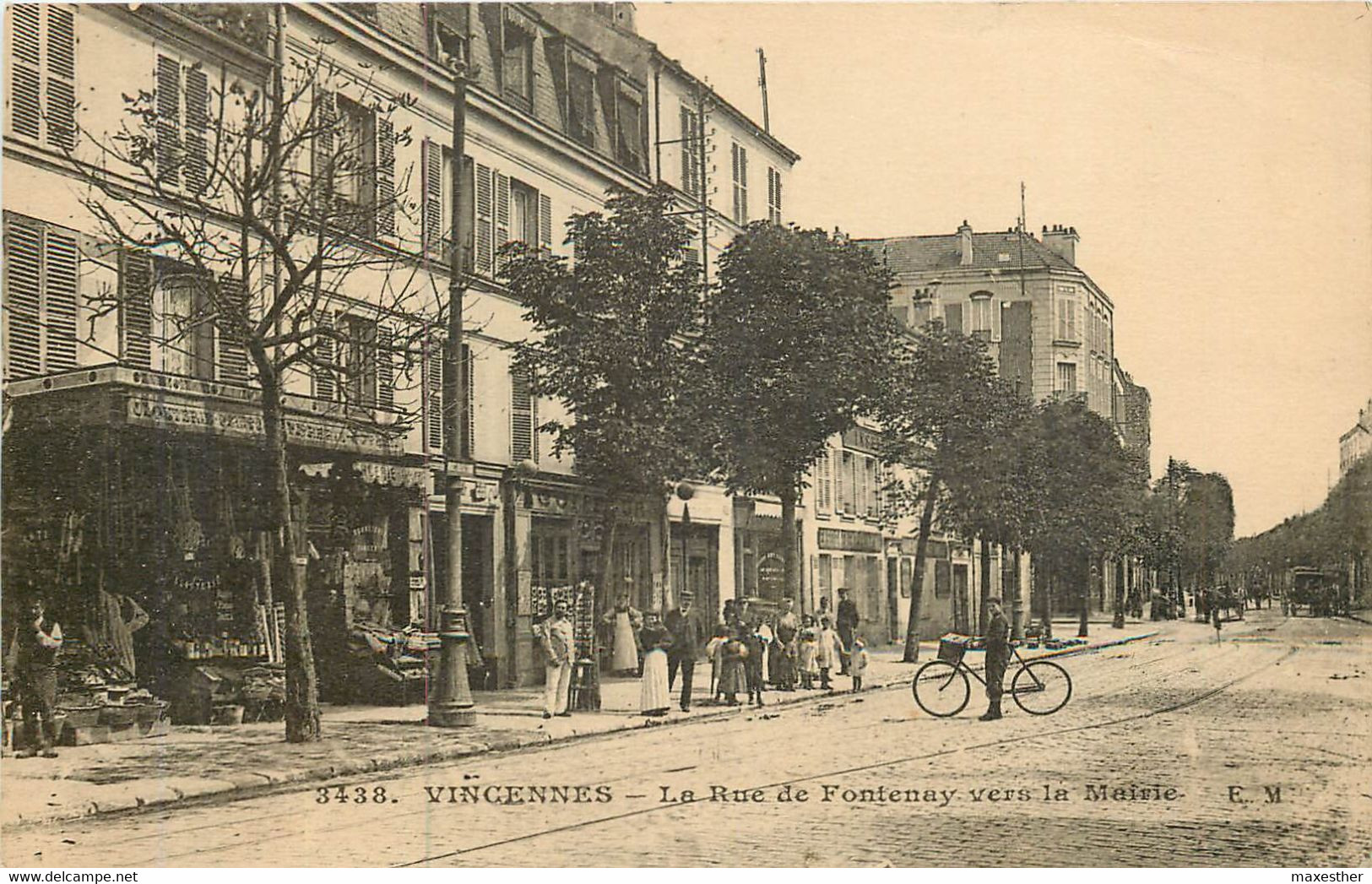 VINCENNES La Rue  De Fontenay Vers La Mairie - Vincennes