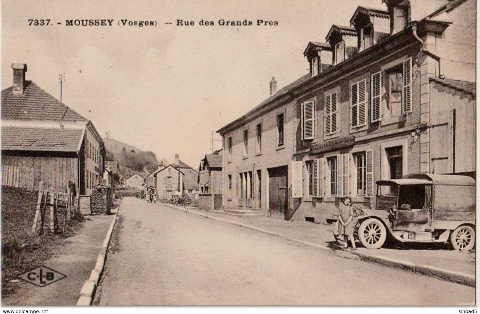 CPA 88 - VOSGES - MOUSSEY , Rue Des Grands Prés , Voiture - Moussey