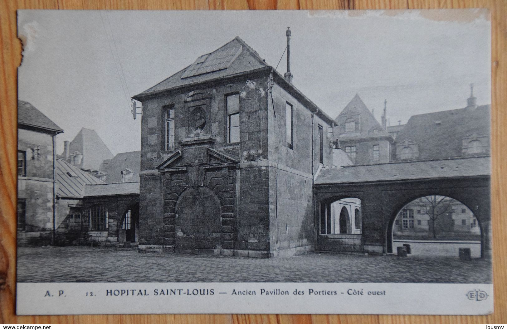 Paris - Hôpital Saint-Louis - Ancien Pavillon Des Portiers - Côté Ouest - Détérioration Bords Gauche Et Haut - (n°20820) - Salute, Ospedali