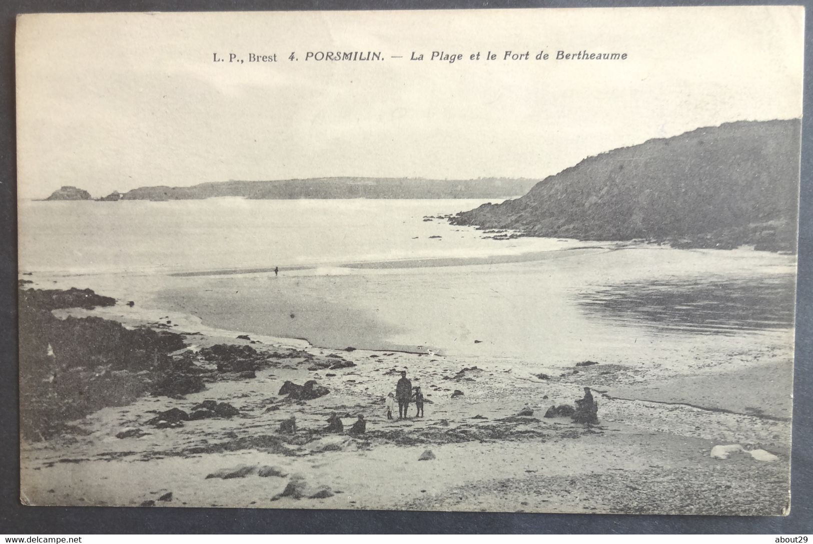 CPA 29 PORSMILIN ( LOCMARIA PLOUZANE) - La Plage Et Le Fort De Bertheaume - édit. LP Brest 4 - Réf. Q 22 - Brest