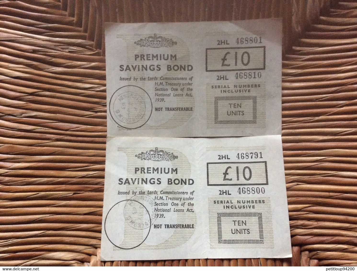 2 PREMIUM SAVINGS BOND  OBLIGATIONS D’EPARGNE  Royaume-Uni  £10  ANNEE 1963 - Sonstige & Ohne Zuordnung