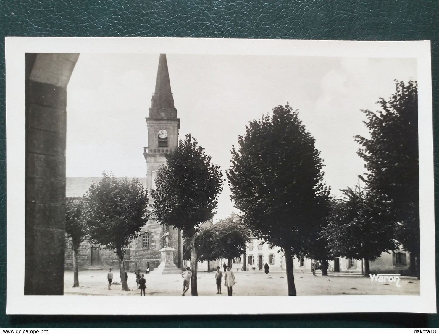 56 , Cleguerec ,la Place Et L'église - Cleguerec