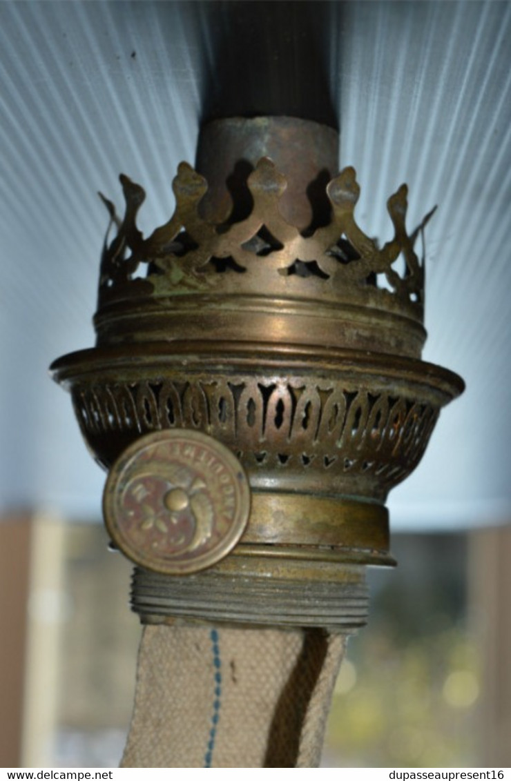JOLIE TETE De LAMPE à PETROLE ANCIENNE Lampe Ancienne Angoulême Collection LAMPE ANCIENNE - Luminaires & Lustres
