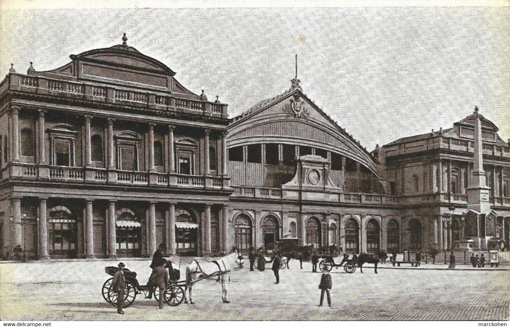 ITALIE - ROME - TRANSPORTS : STAZIONE FERROVIARIA DE LA PIAZZA DEI CINQUECENTO. Animation. Calèches. CPA. - Transports