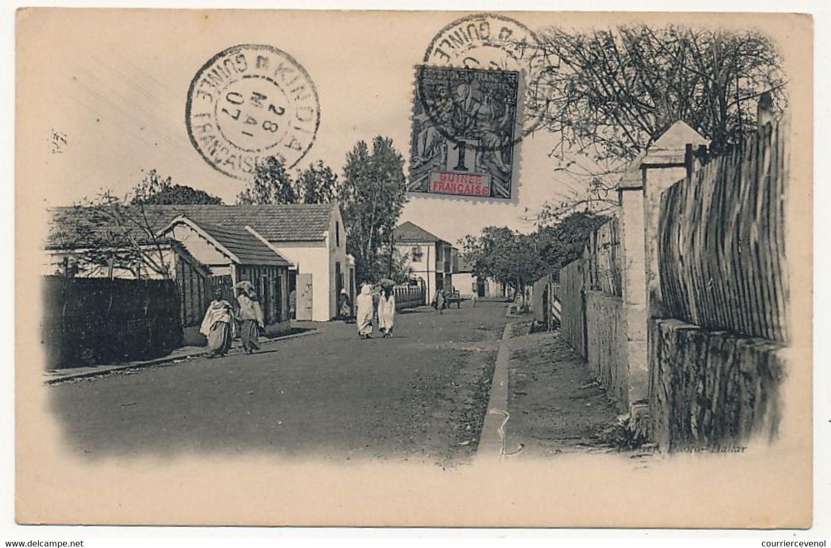 CPA - GUINÉE - (Non  Légendée) - Rue De Ville - Oblit Complaisance "KINDIA Guinée Française" 1907 - Guinée Française