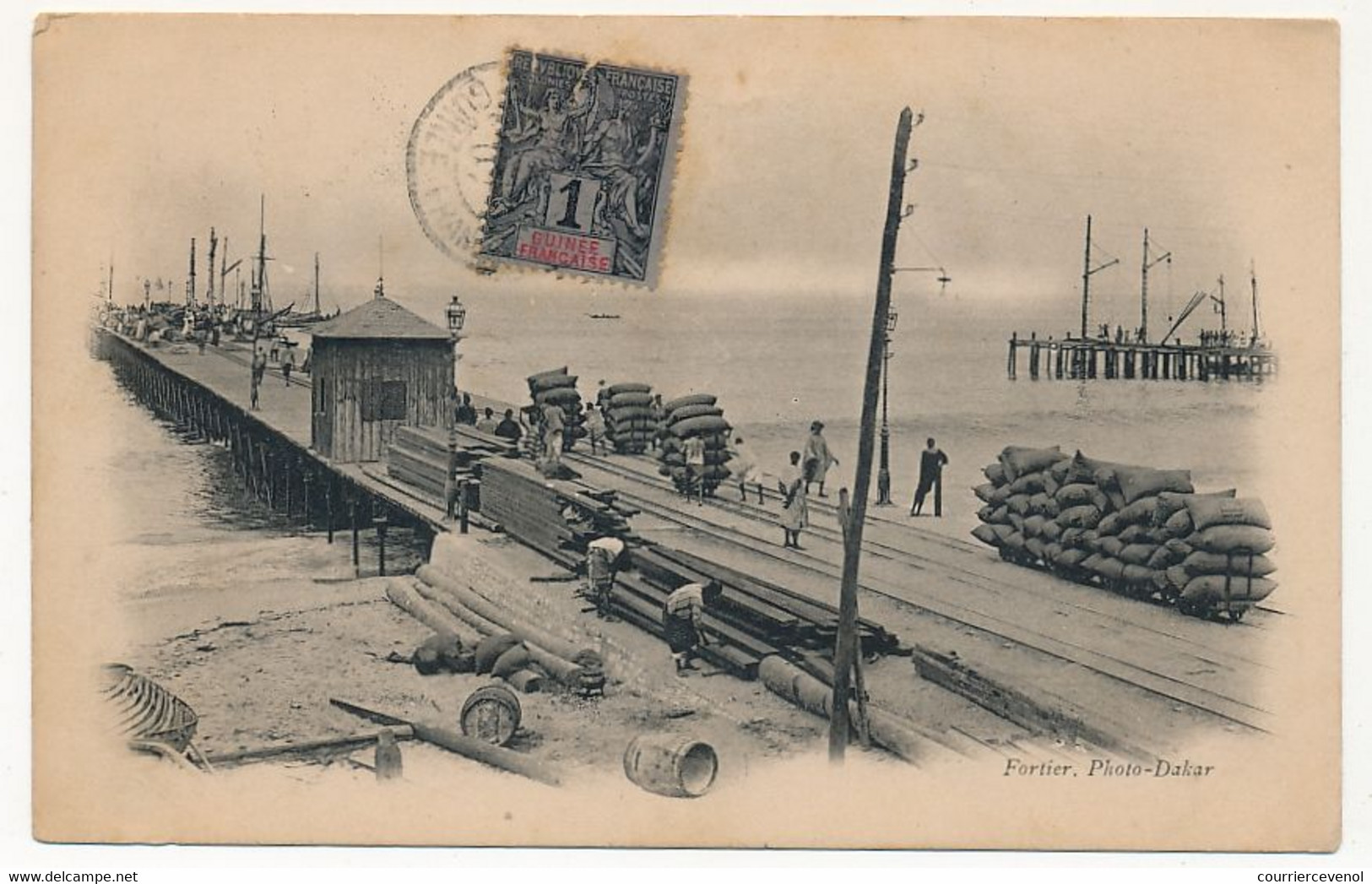 CPA - GUINÉE - (CONAKRY) Non Légendée - (Le Wharf) - Guinea Francesa