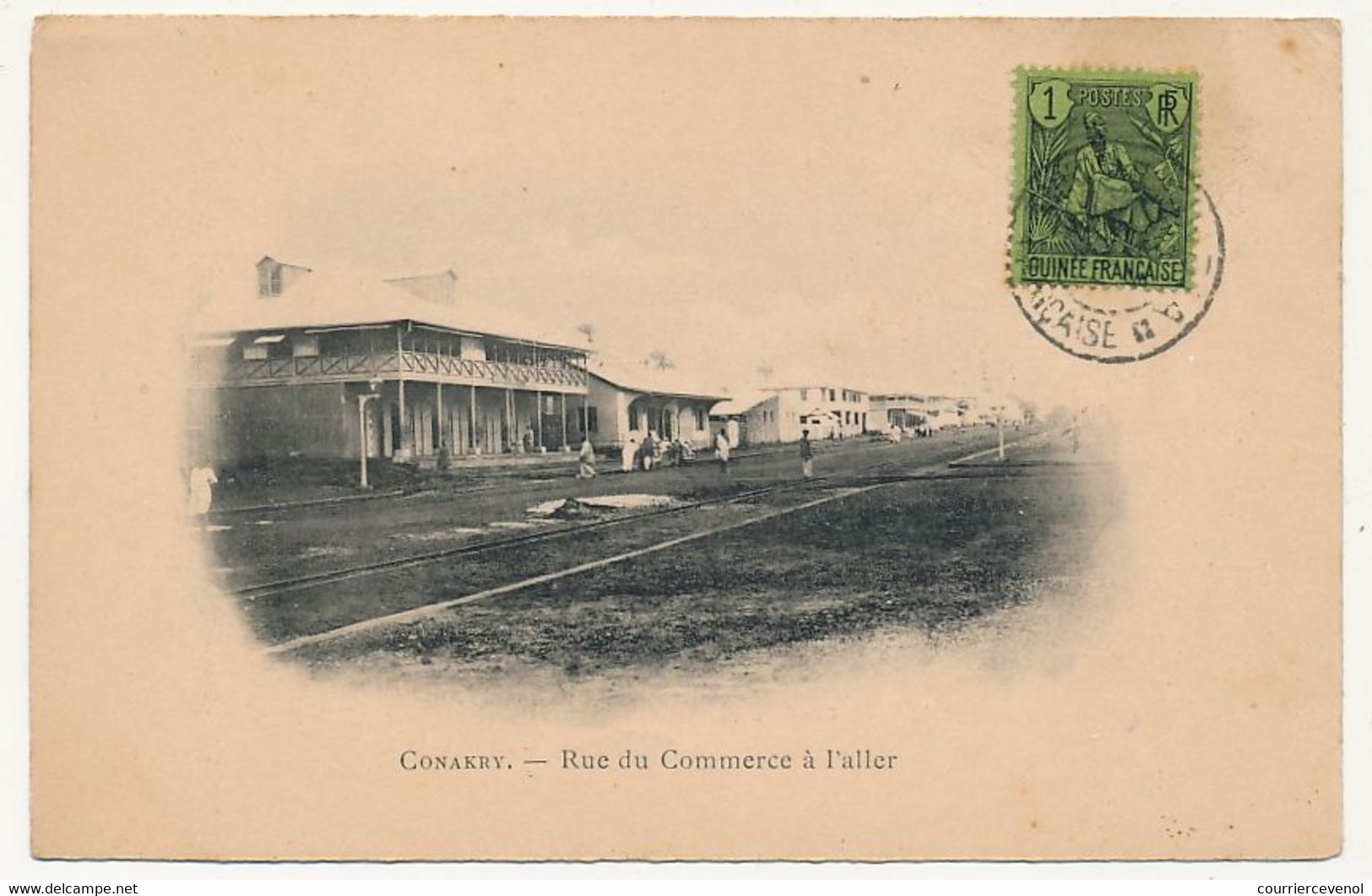 CPA - GUINÉE - CONAKRY - Rue Du Commerce à L'aller. - French Guinea