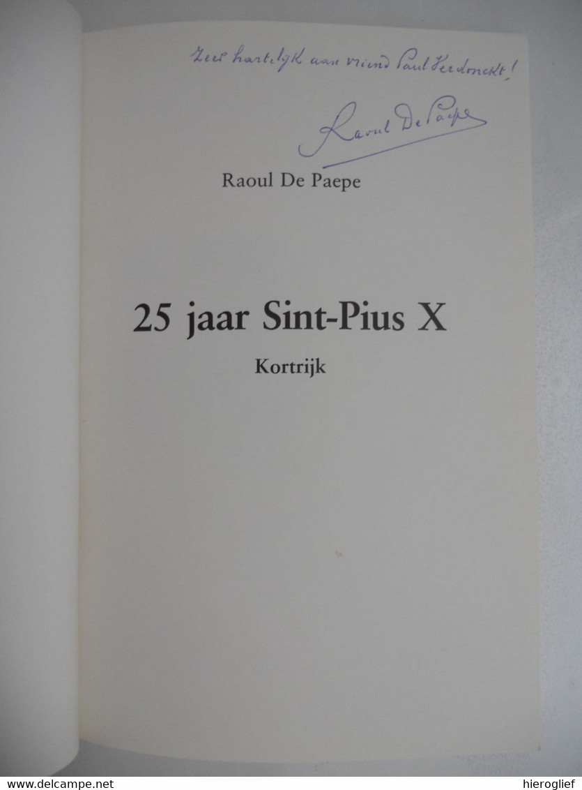 25 Jaar SINT-PIUS X KORTRIJK Door Raoul De Paepe Kerk Parochie Kerkfabriek Gesigneerd ! - Histoire