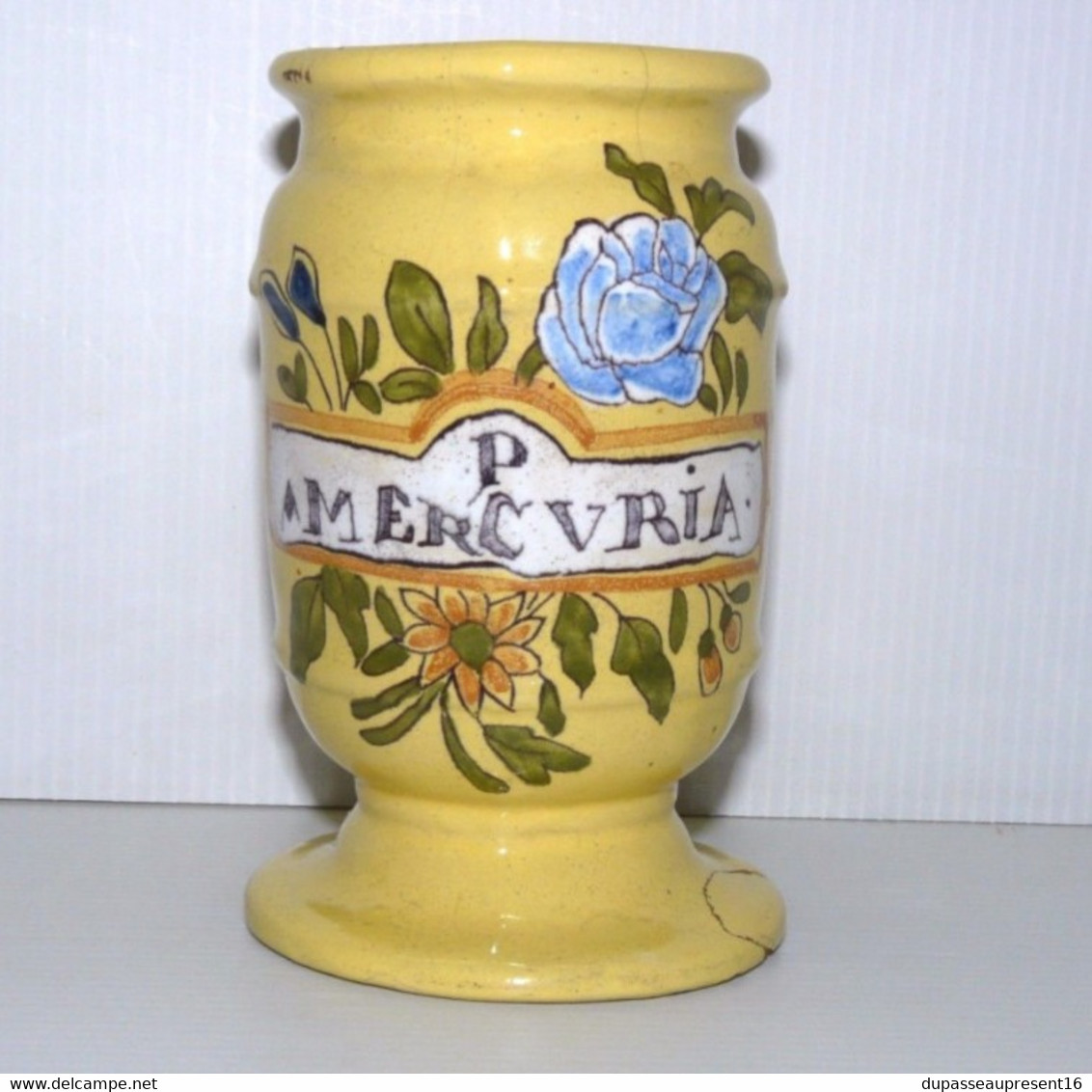 ANCIEN POT A PHARMACIE ALBARELLO XVIIIe-XIXe FAIENCE MOUSTIERS OU MONTPELLIER Collection Vitrine Déco - Moustiers (FRA)