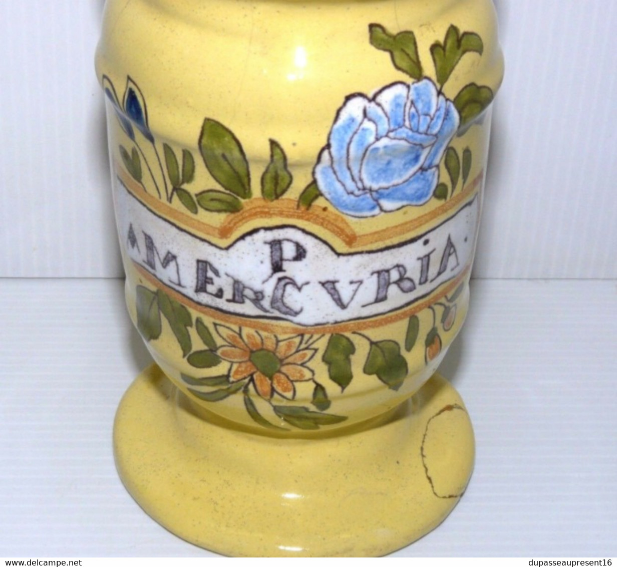 ANCIEN POT A PHARMACIE ALBARELLO XVIIIe-XIXe FAIENCE MOUSTIERS OU MONTPELLIER Collection Vitrine Déco - Moustiers (FRA)