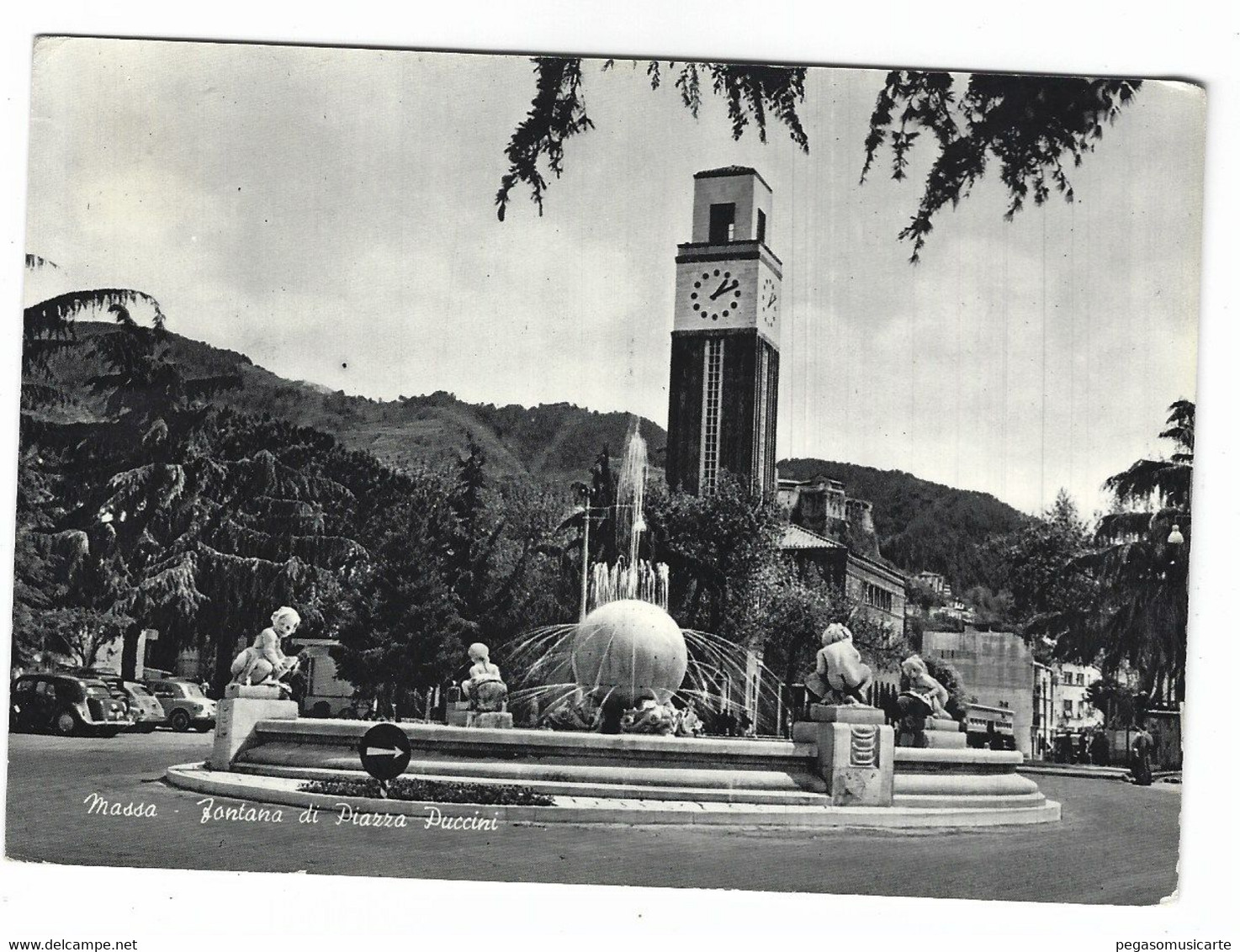 10.779 - MASSA FONTANA DI PIAZZA PUCCINI ANIMATA AUTO CAR 1962 - Massa