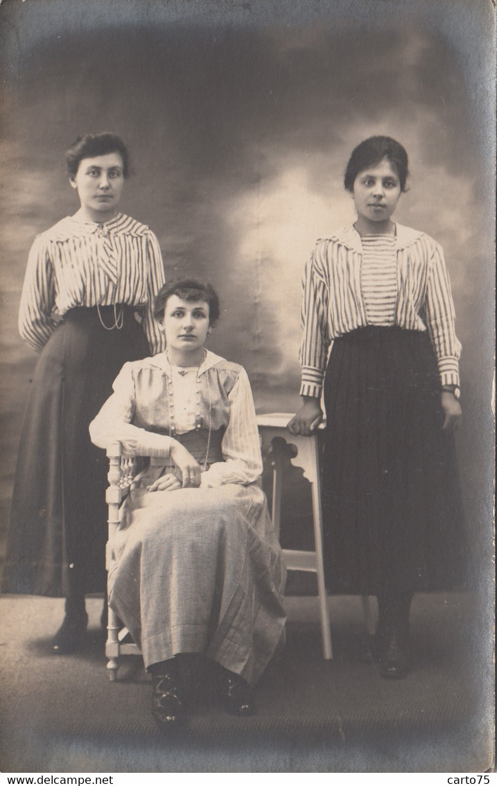 Photographie - Carte-photo - 3 Jeunes Femmes - Photographe 1919 Châtillon-sur-Chalaronne Ain - Photographie