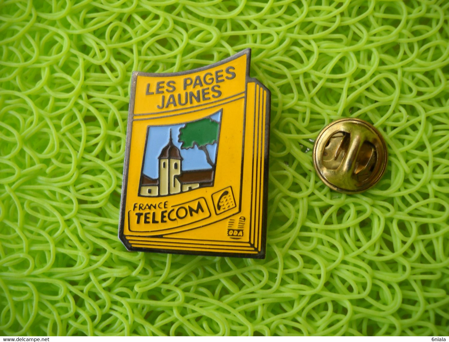 2039  PINS  Pin's  LES PAGES JAUNES   France Télécom   Téléphone Annuaire - France Télécom