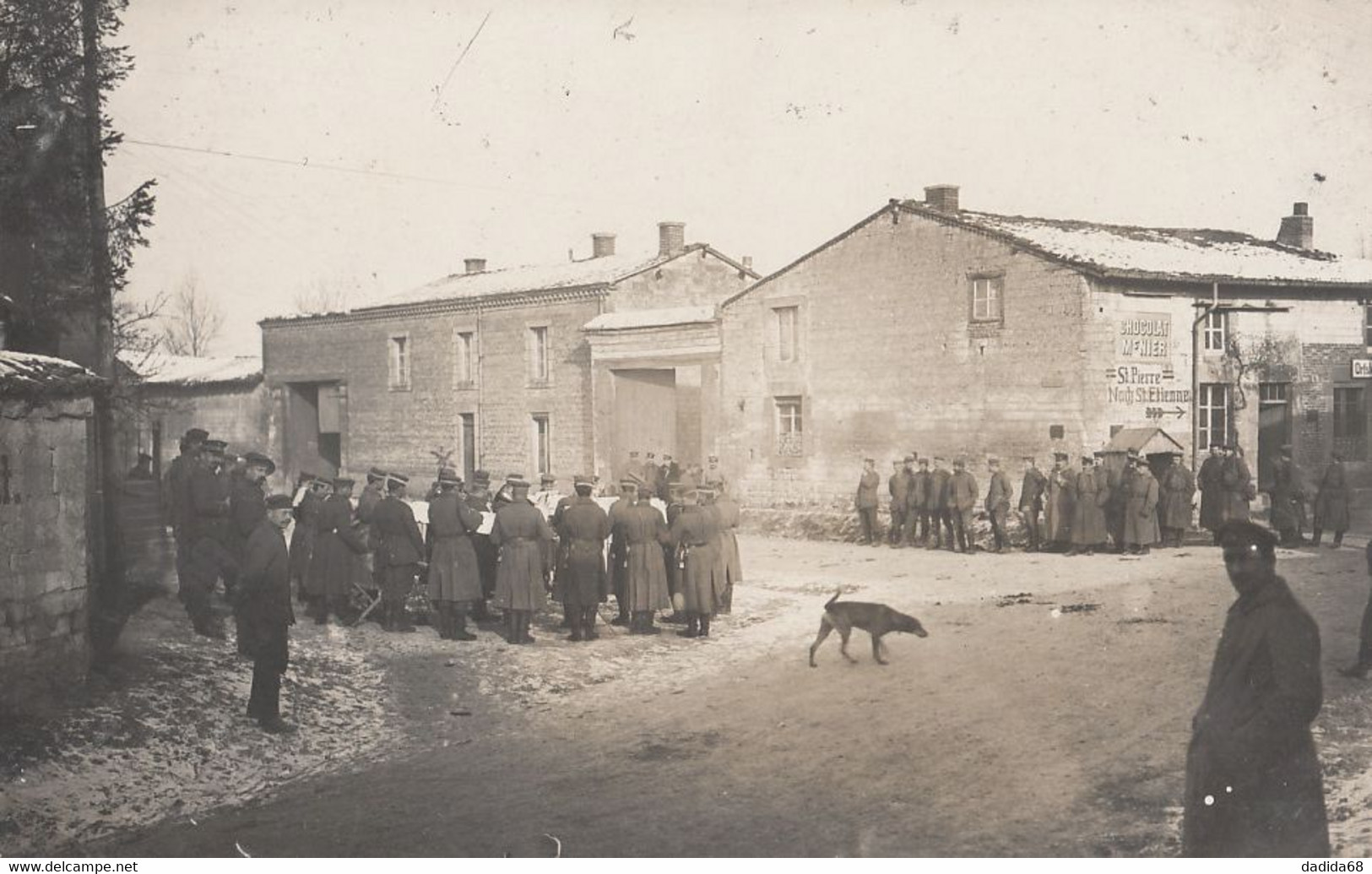 PHOTO ALLEMANDE - GUERRE 14-18 - CONCERT MILITAIRE ENTRE ST.PIERRE ET ST. ETIENNE - VILLAGE À IDENTIFIER - Guerre 1914-18