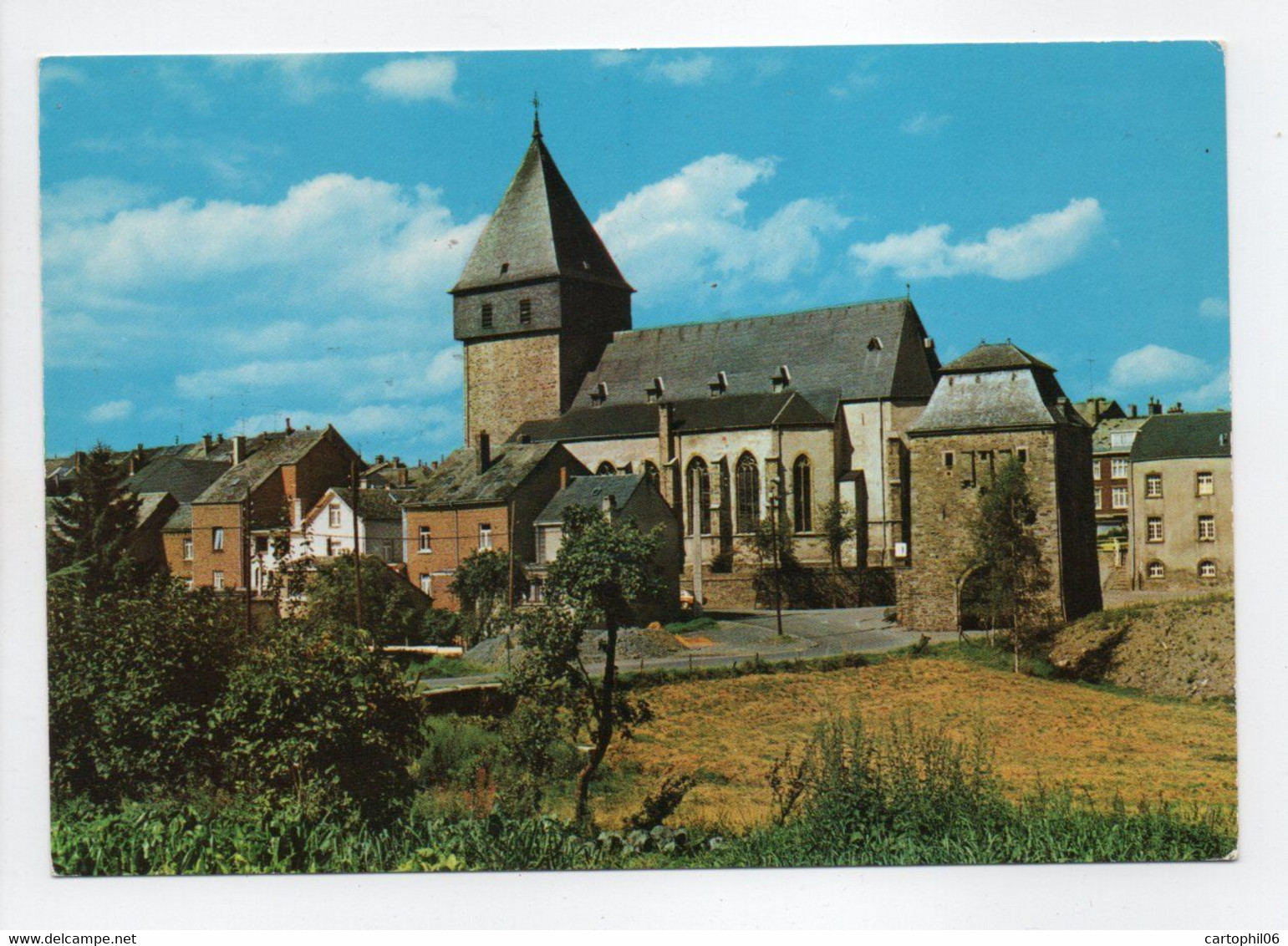 - CPM BASTOGNE (Belgique) - Eglise St. Pierre - Edition LANDER 671 - - Bastogne
