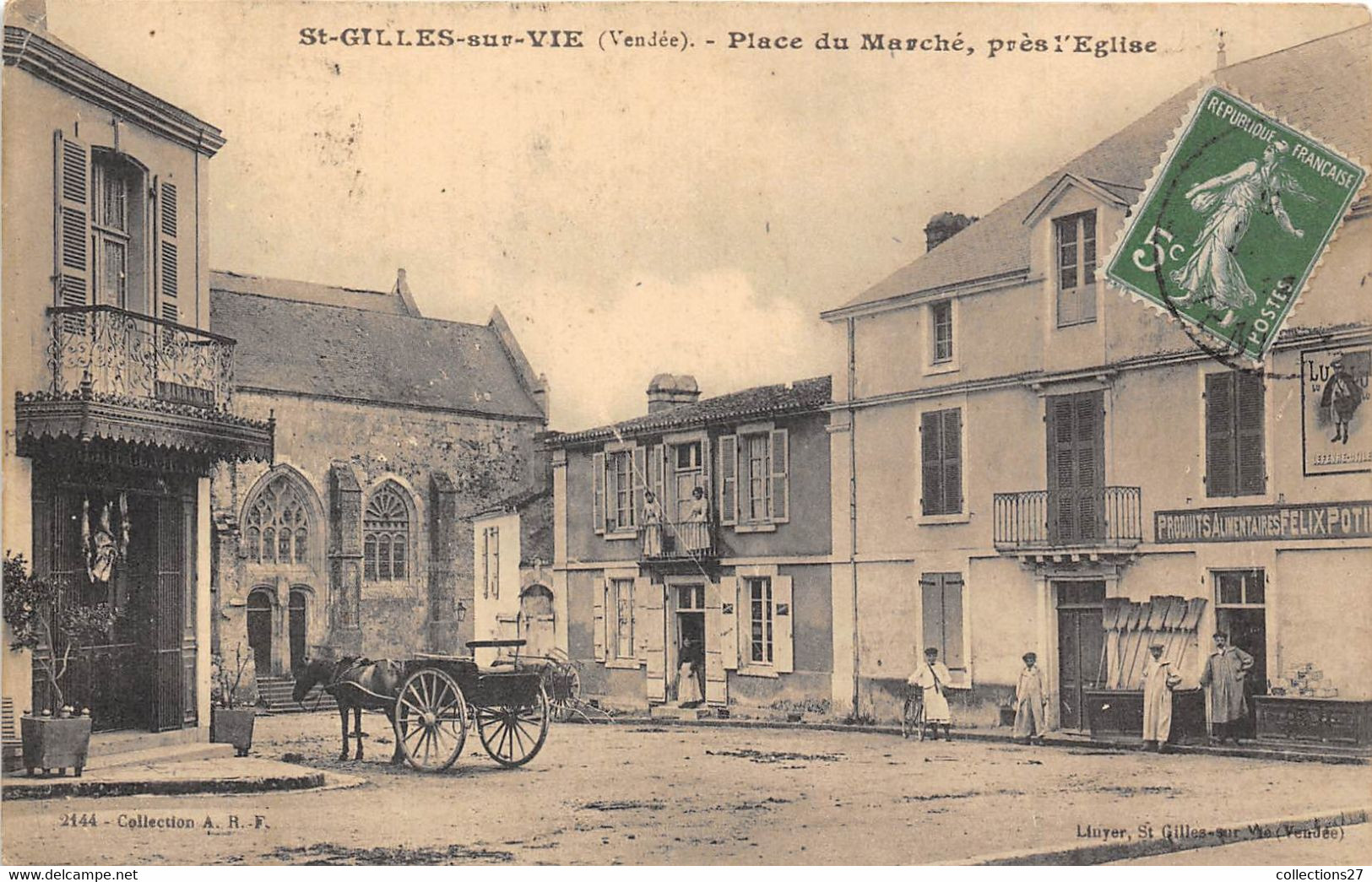 85-SAINT-GILLES-CROIX-DE-VIE-PLACE DU MARCHE , PRES L'EGLISE - Saint Gilles Croix De Vie