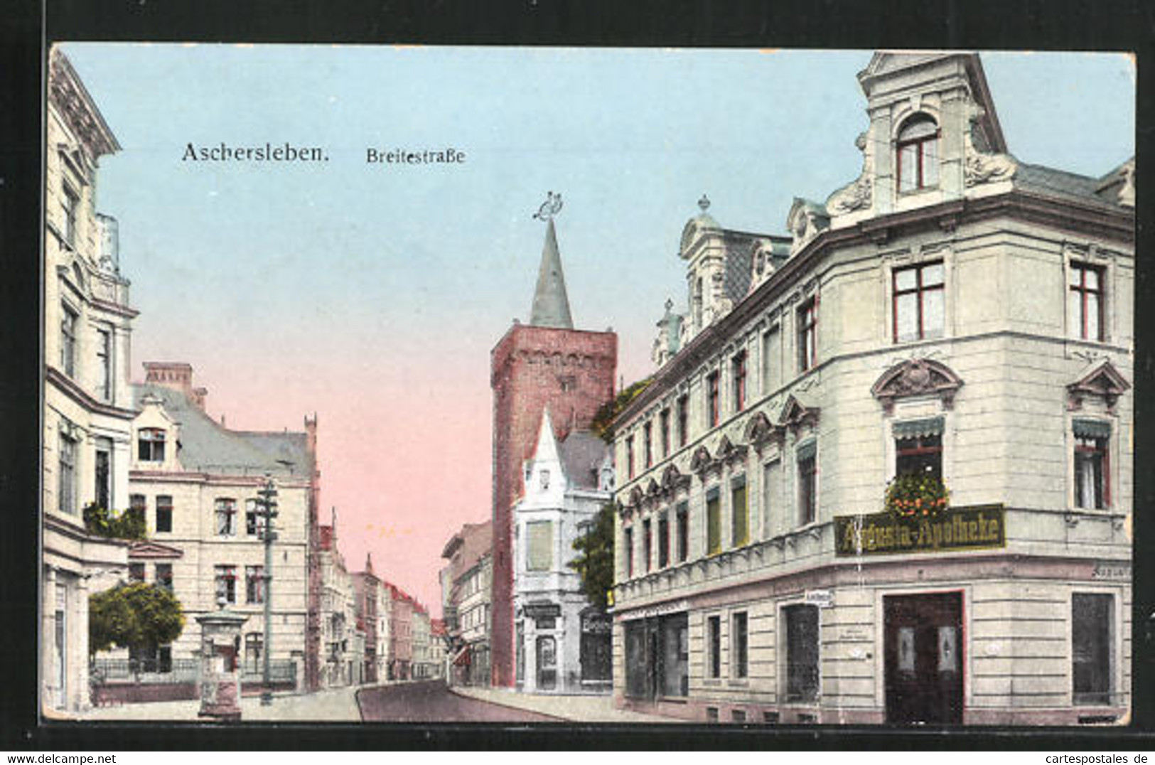 AK Aschersleben, Breitestrasse Mit August-Apotheke Und Litfasssäule - Aschersleben