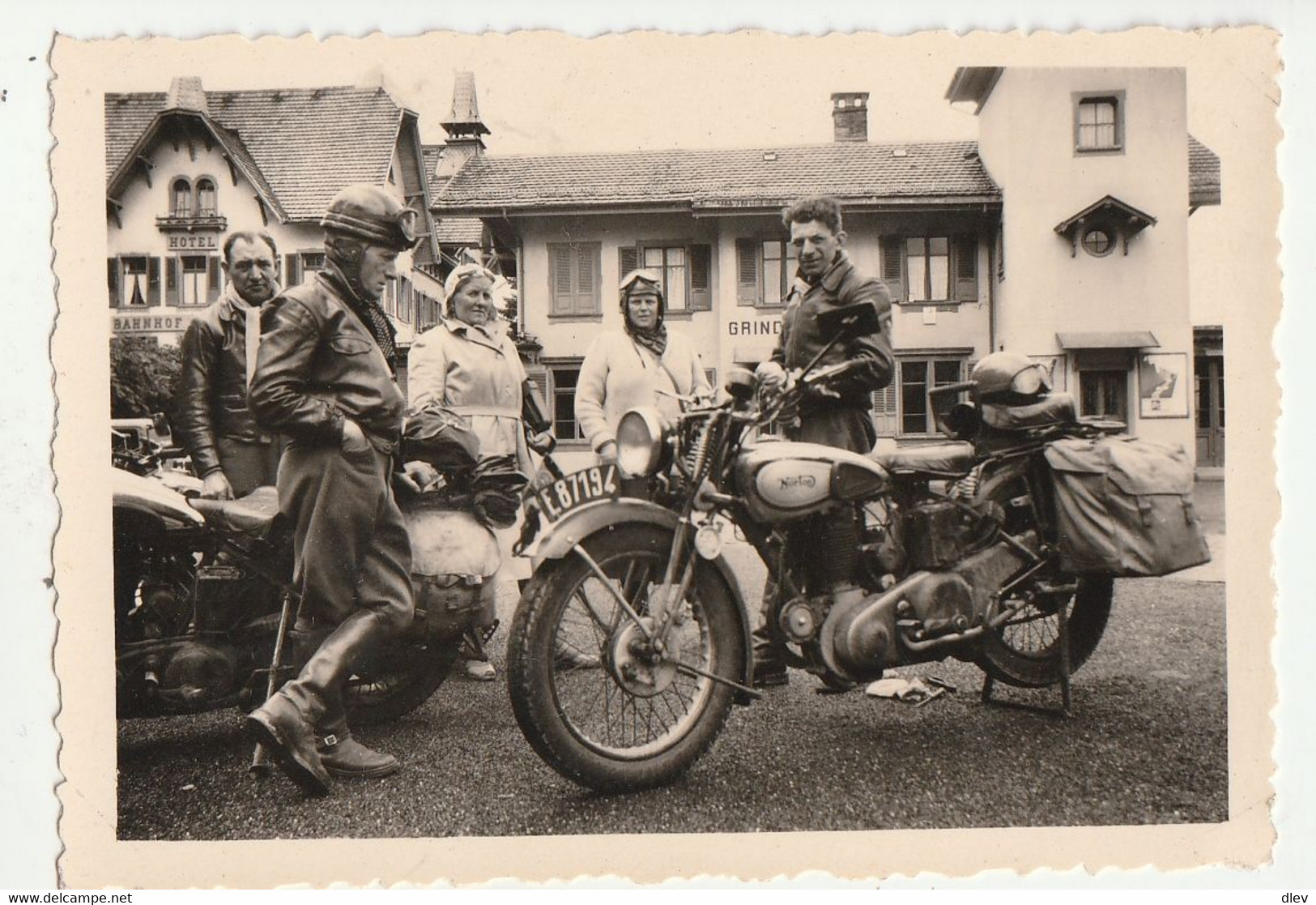 Moto Devant Station De Grindelwald - Animé - Photo 6 X 9 Cm - Ciclismo