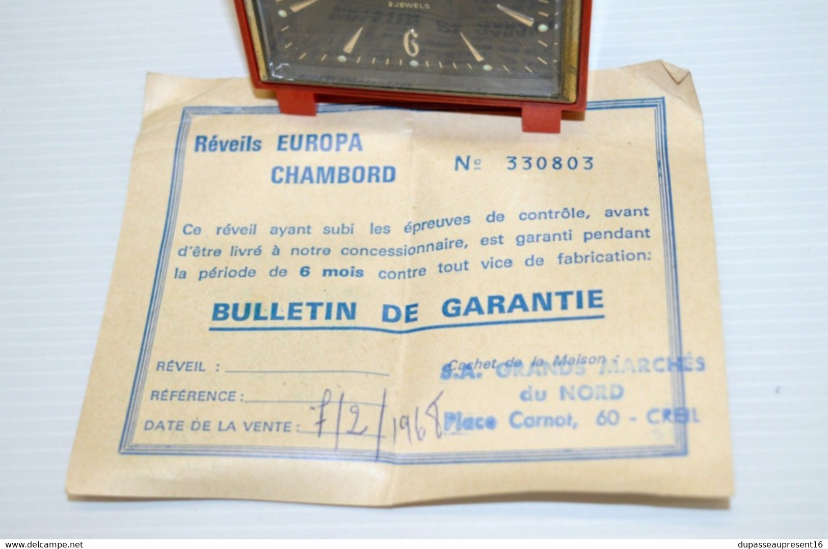 ANCIEN PETIT REVEIL EUROPA VINTAGE Plastique ROUGE Avec Sa Boite 1968 FONCTIONNE Collection Vitrine Déco Vintage - Alarm Clocks