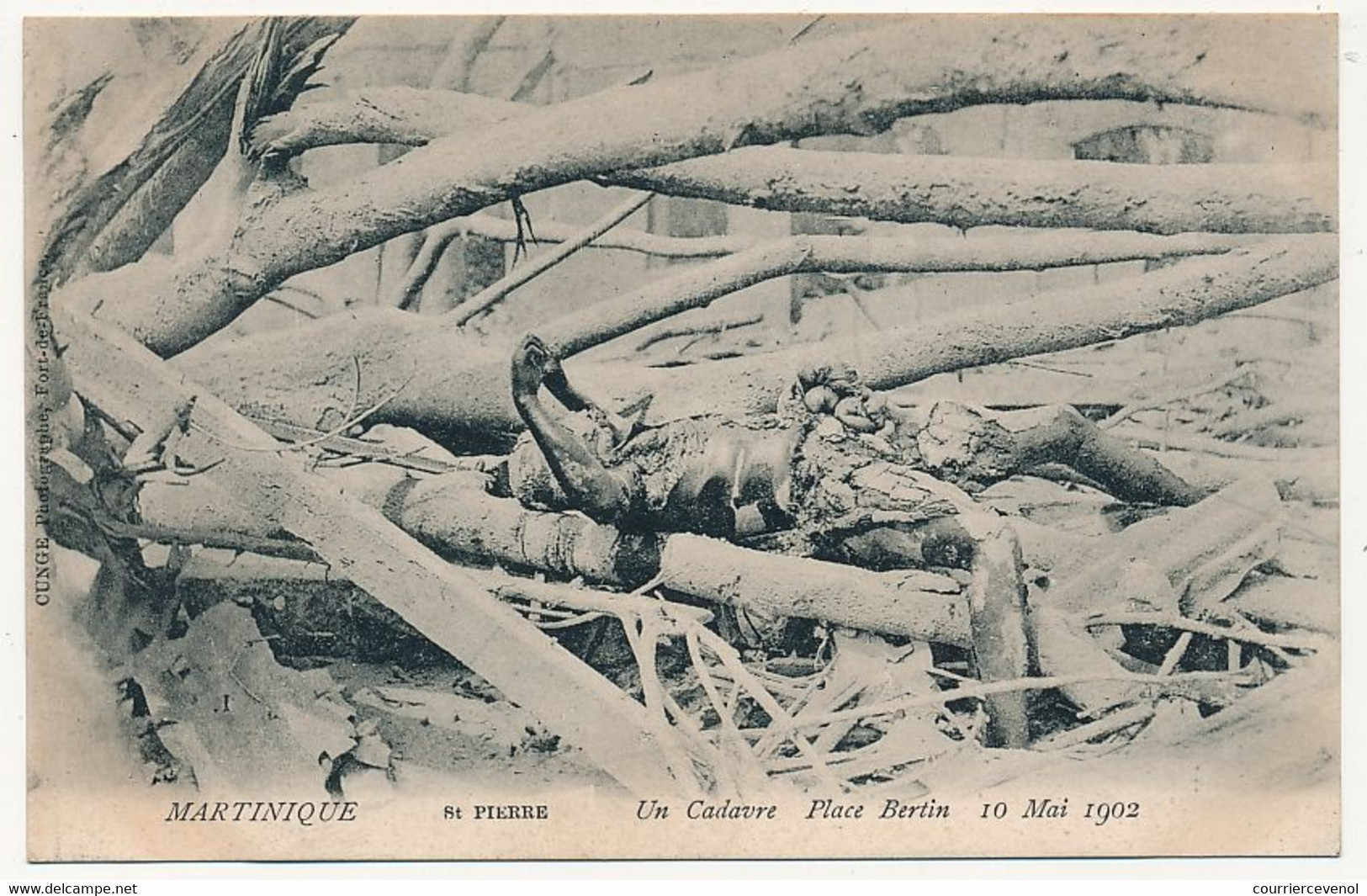 CPA - MARTINIQUE - SAINT-PIERRE De La Martinique - Un Cadavre - Place Gertin - 10 Mai 1902 - Altri & Non Classificati