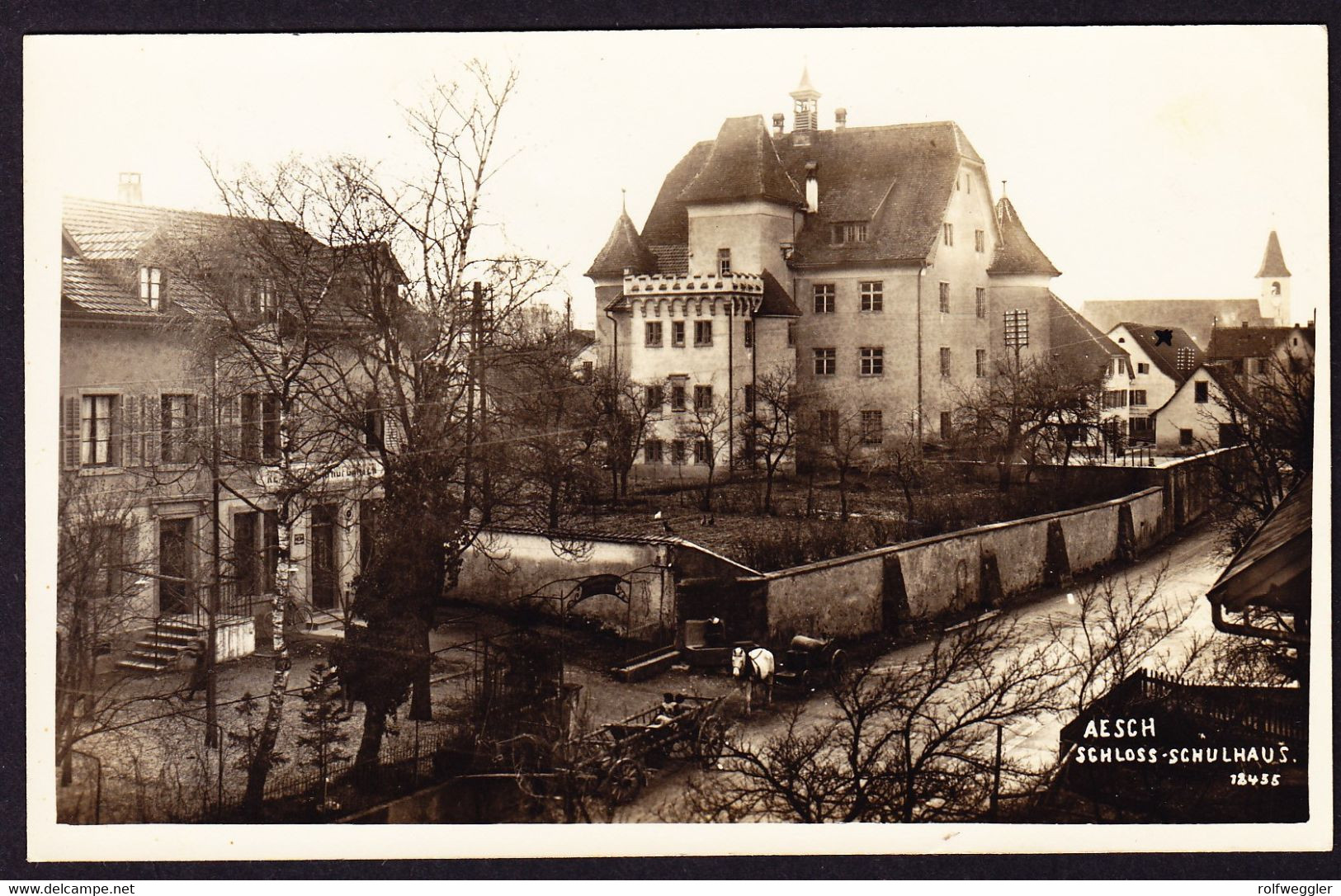 1934 Gelaufene AK Aus Aesch BL. Schloss Und Schulhaus. Minime Druckspur. - Aesch