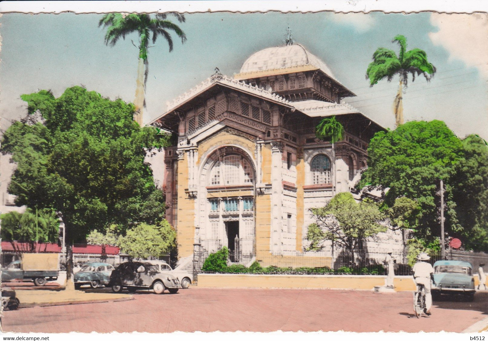 MARTINIQUE FORT De FRANCE La Bibliothèque Schoelcher , Voiture Année 1950 Citroen 2 CV - Fort De France