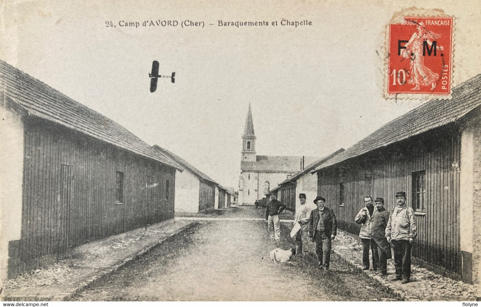 Avord - Le Camp - Baraquements Et Chapelle - Avion Aviation - Militaires Militaria - Avord