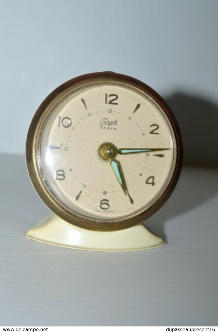 JOLI ANCIEN PETIT REVEIL JERGER ANKER WEST GERMANY Aiguilles Fluo Fonctionne Collection - Alarm Clocks