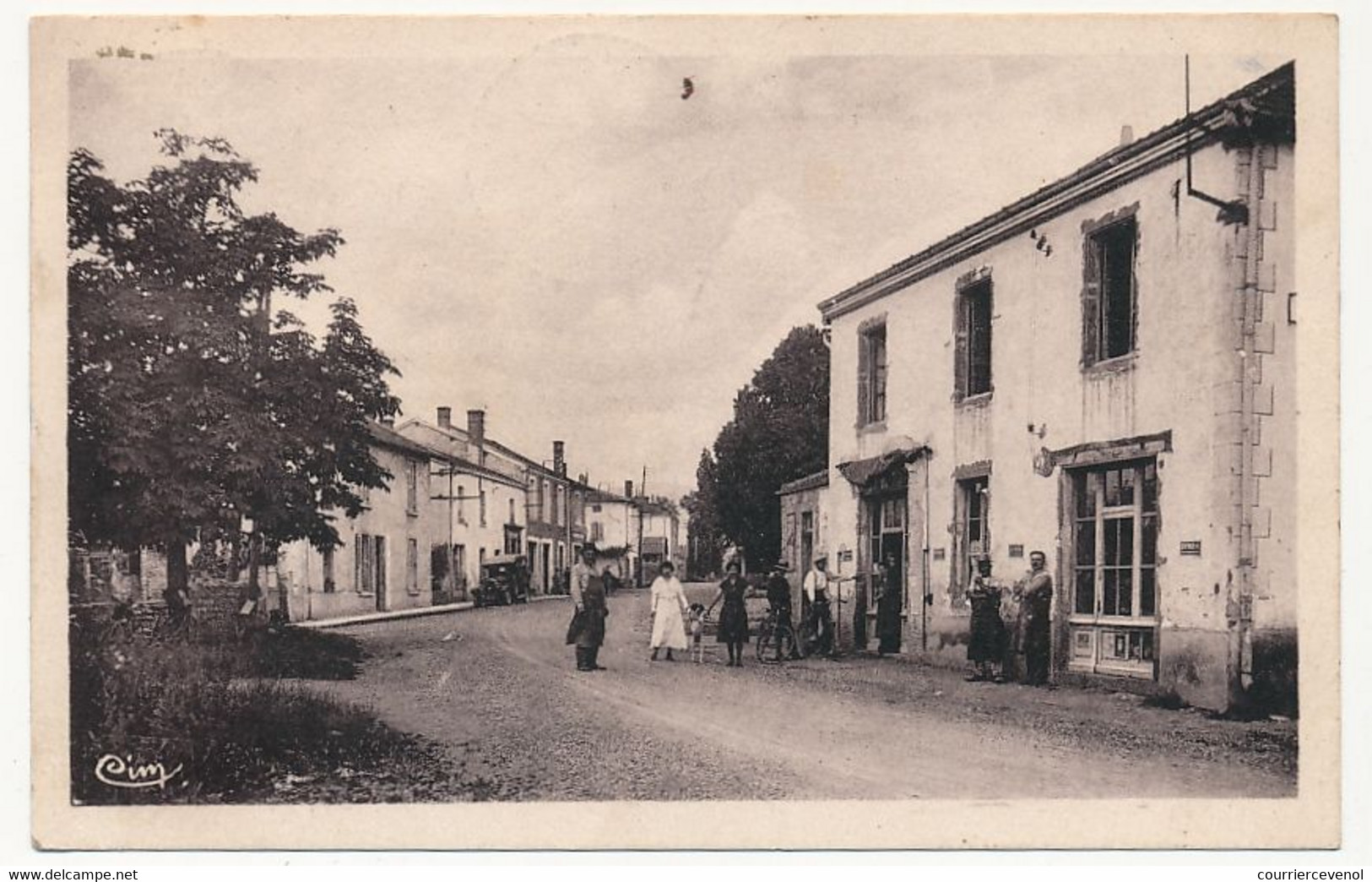 CPSM - OUCHES (Loire) - L'Entrée Du Bourg - Cachet Tireté "Pouilly Les Nonnais - Loire - 1953" - Other & Unclassified