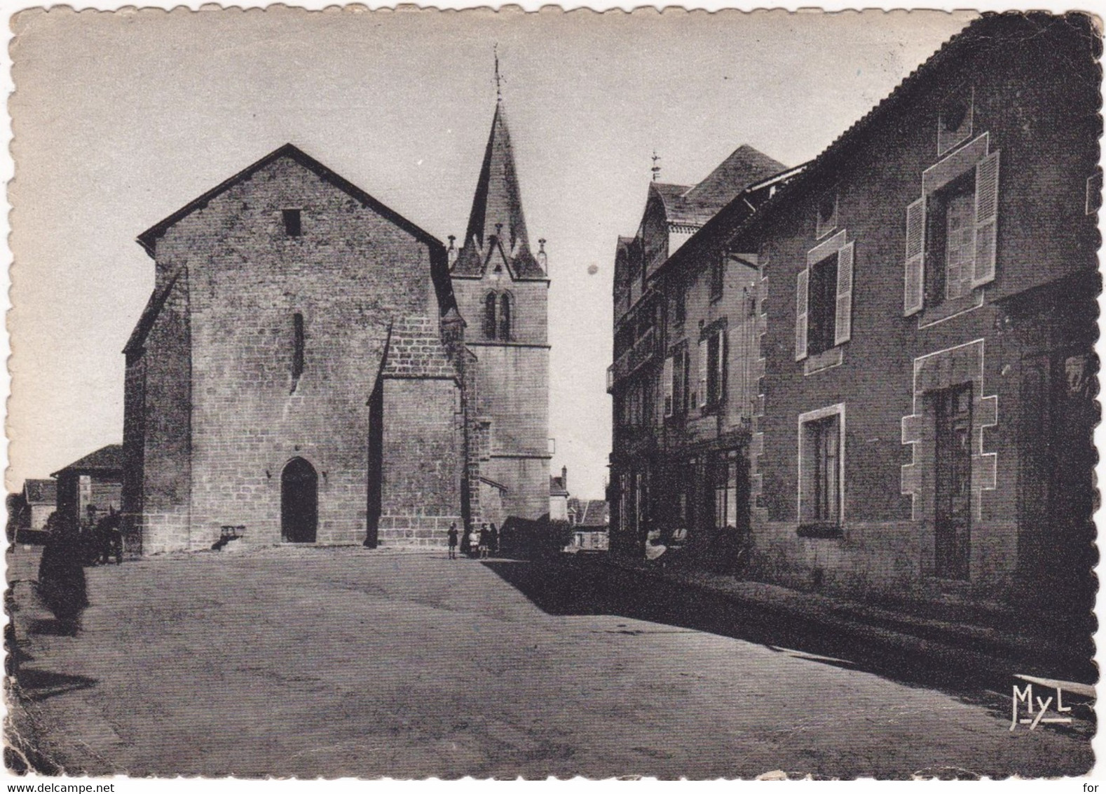 Haute Vienne : AMBAZAC : Place De L'église : Grand Format - Ambazac
