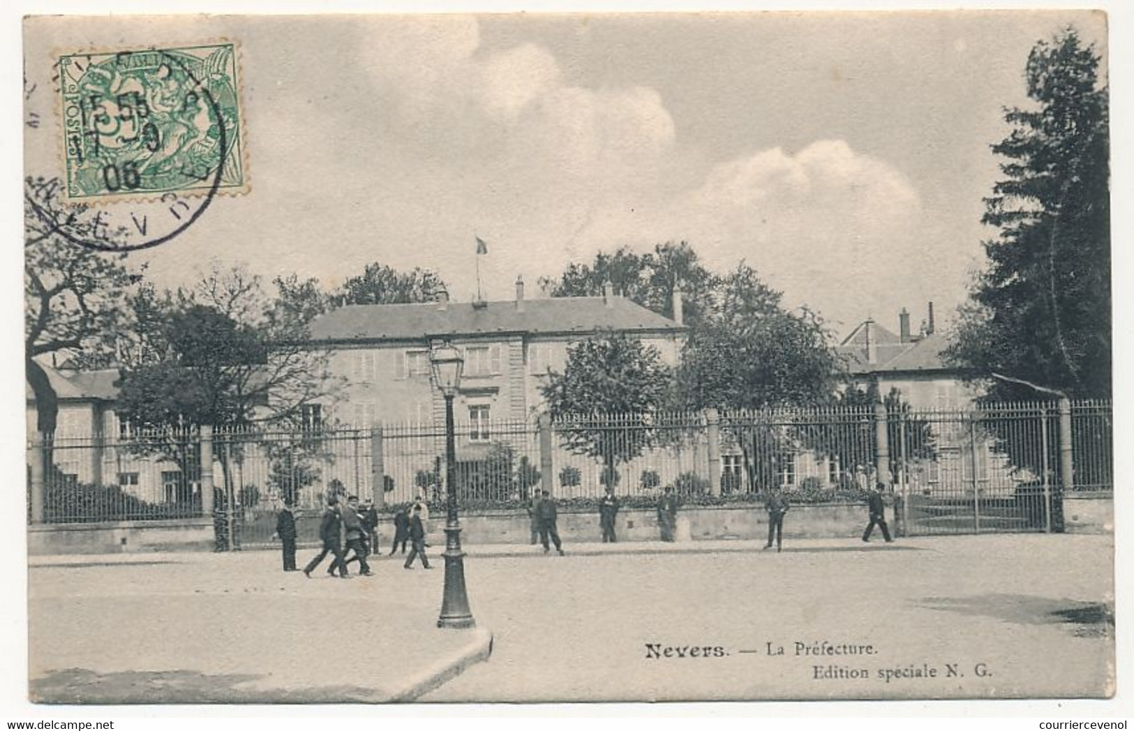 CPA - NEVERS (Nièvre) - La Préfecture - Nevers