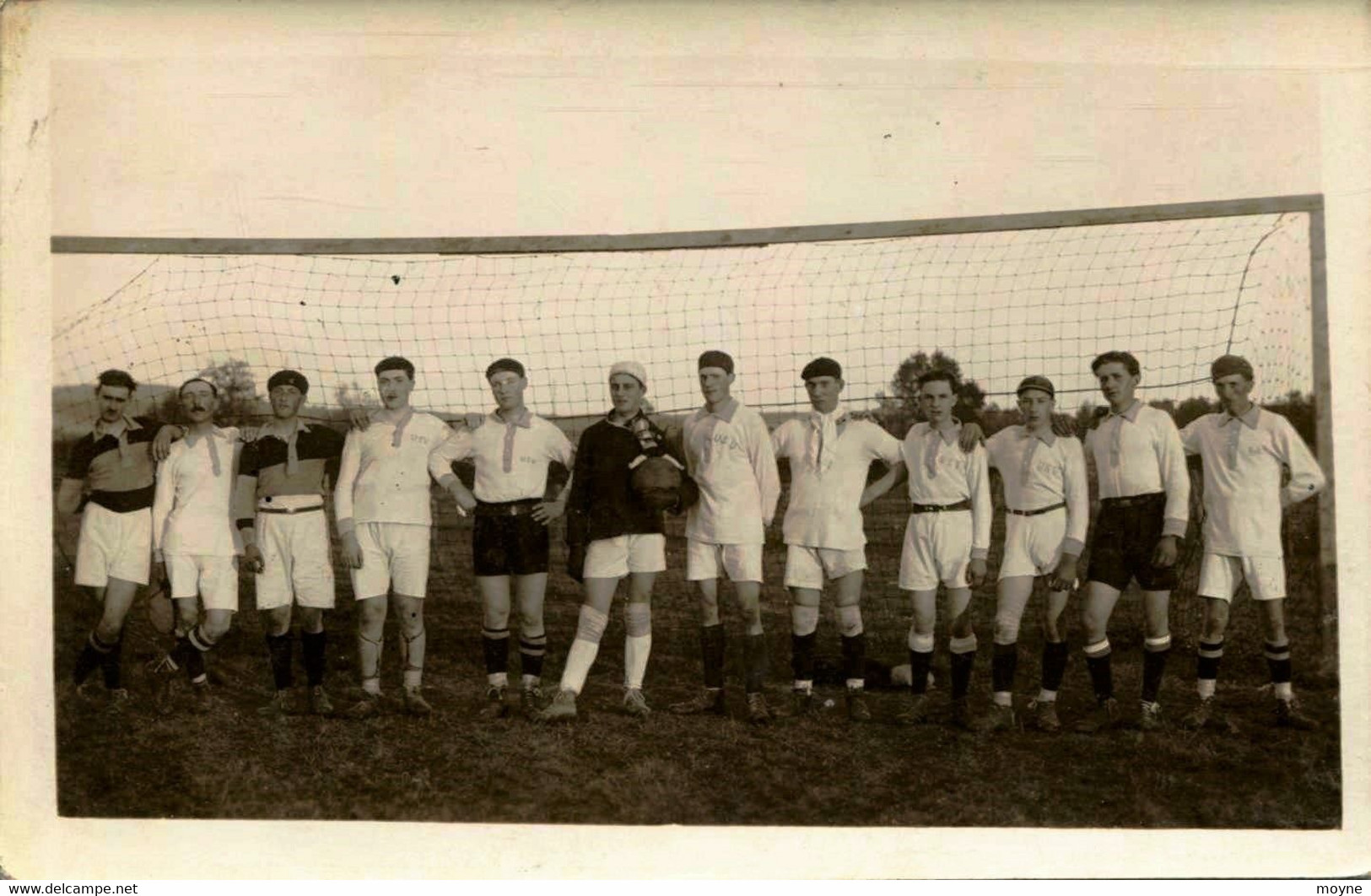 14665 - 58 : LUZY :   EQUIPE DE FOOT DE LUZY -   Photo Par E. LEBOULLEUX  Photog.d'art à LUZY (Niévre) Cachet Au Dos C - Otros & Sin Clasificación