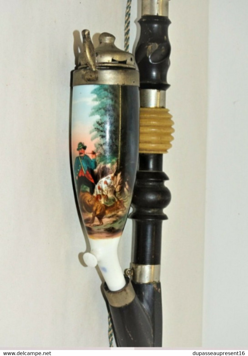 BELLE GRANDE PIPE De RESERVISTE ALLEMANDE FOYER PORCELAINE à Décor De CHASSEUR Collection Déco Vitrine - Porcelain Pipes