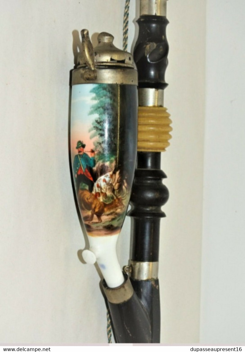 BELLE GRANDE PIPE De RESERVISTE ALLEMANDE FOYER PORCELAINE à Décor De CHASSEUR Collection Déco Vitrine - Pipas En Tierra Y En Porcelana