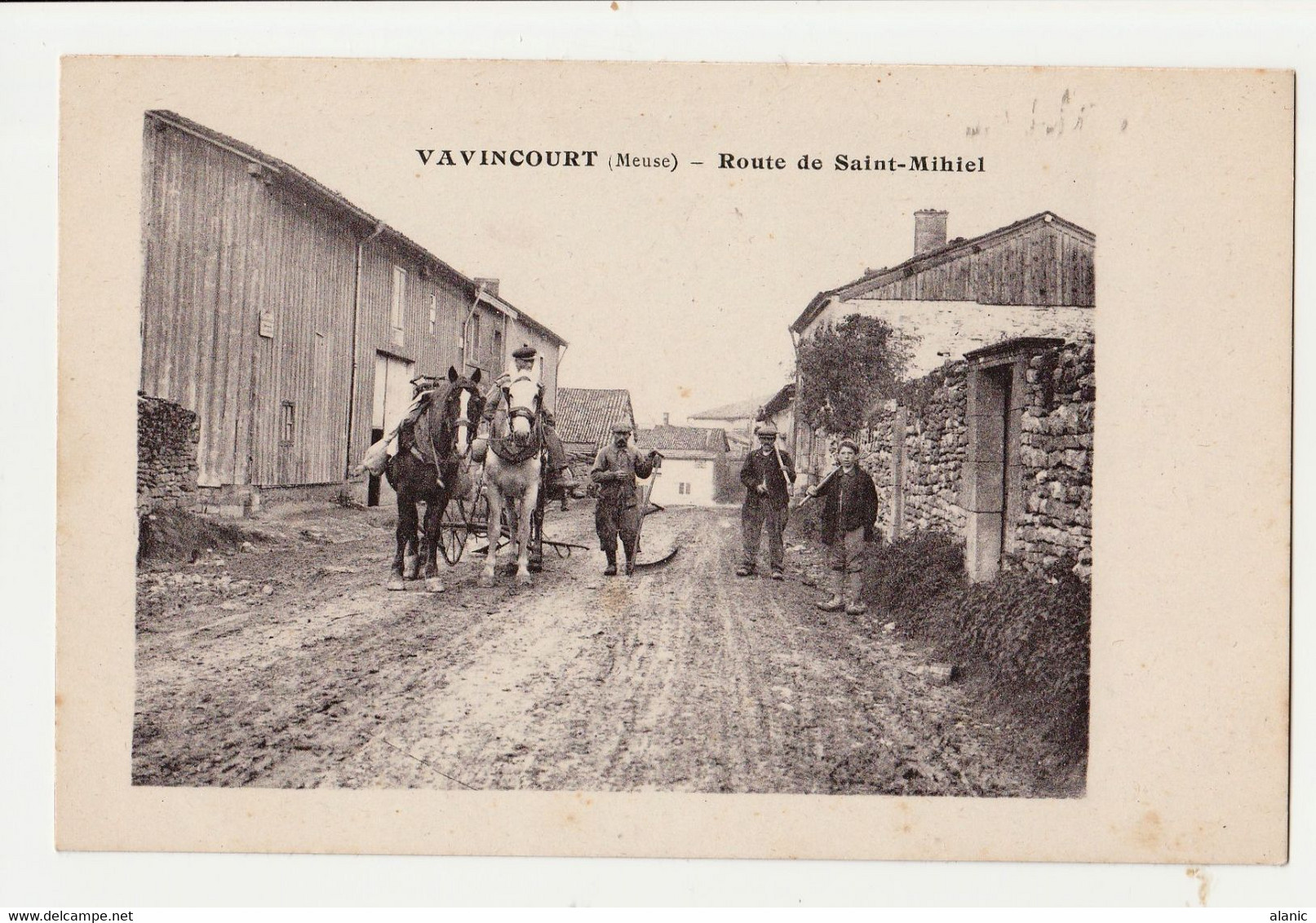 CPA 55. Vavincourt. Route De Saint-Mihiel. Paysans Et Chariot. NON CIRCULEE - Vavincourt