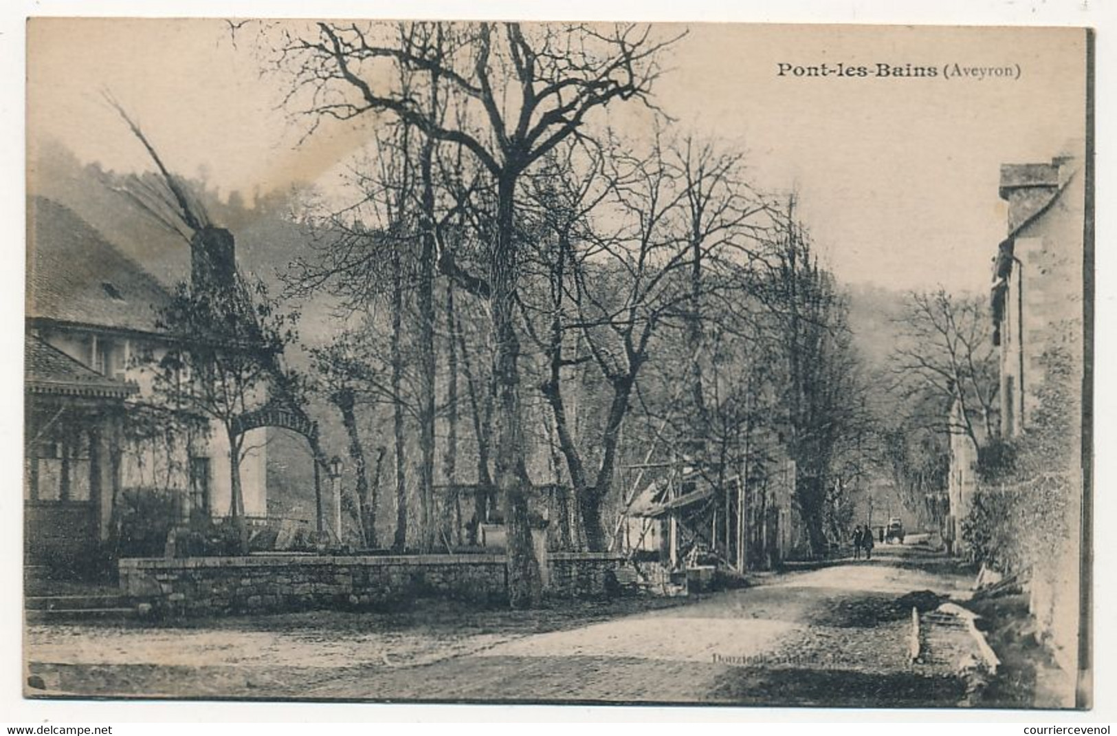 CPA - PONT-LES-BAINS (Aveyron) - (Non Légendée) - Entrée Du Village - Autres & Non Classés