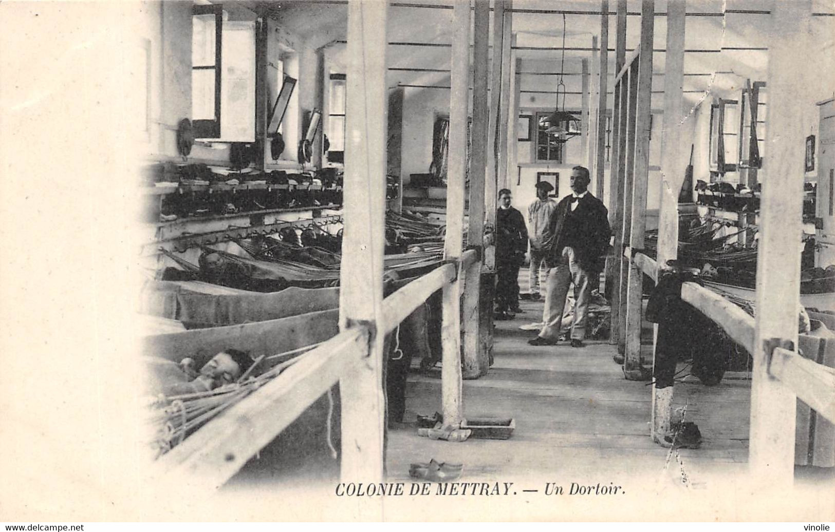 21-7716 : METTRAY. LA COLONIE. UN DORTOIR - Mettray