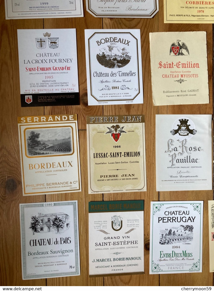 Lot De 30 étiquettes De Bouteilles De Vin - Collections, Lots & Séries