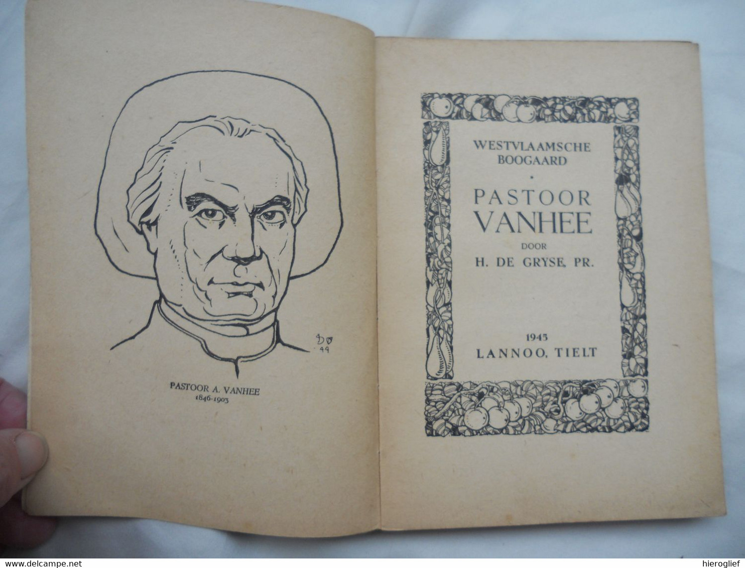 PASTOOR Alfons VAN HEE Door H. De Gryse Lo-reninge Moere Vlaams Priester Oprichter Van 't Manneke Uit De Mane - Histoire