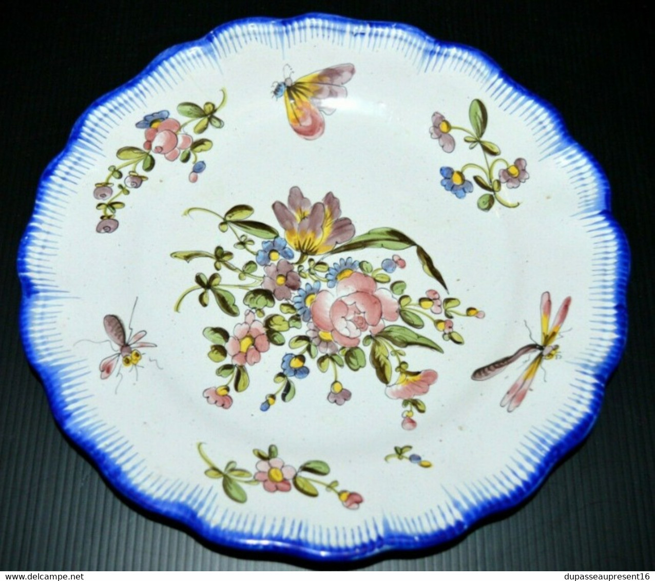 ASSIETTE CERAMIQUE MAJOLICA LASSUZE XIXe ANGOULÊME NO RENOLEAU Fleurs Papillons Déco Collection Vitrine - Angoulême/Le Renoleau (FRA)