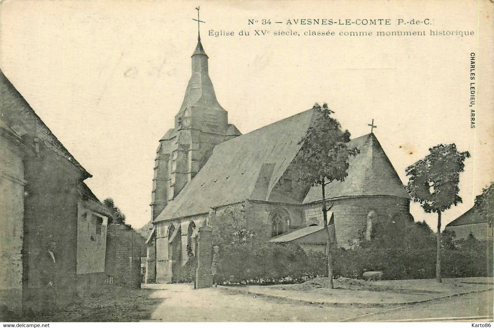 Avesnes Le Comte * Place Et Rue * Vue Sur L'église - Avesnes Le Comte