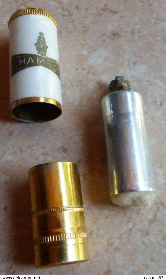 Ancien Briquet Bougie CHAMPION  à Essence - Other & Unclassified