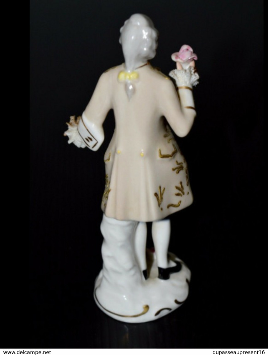 SUJET STATUETTE PORCELAINE de DRESDE porcelaine Allemande Ancienne collection DECO VITRINE