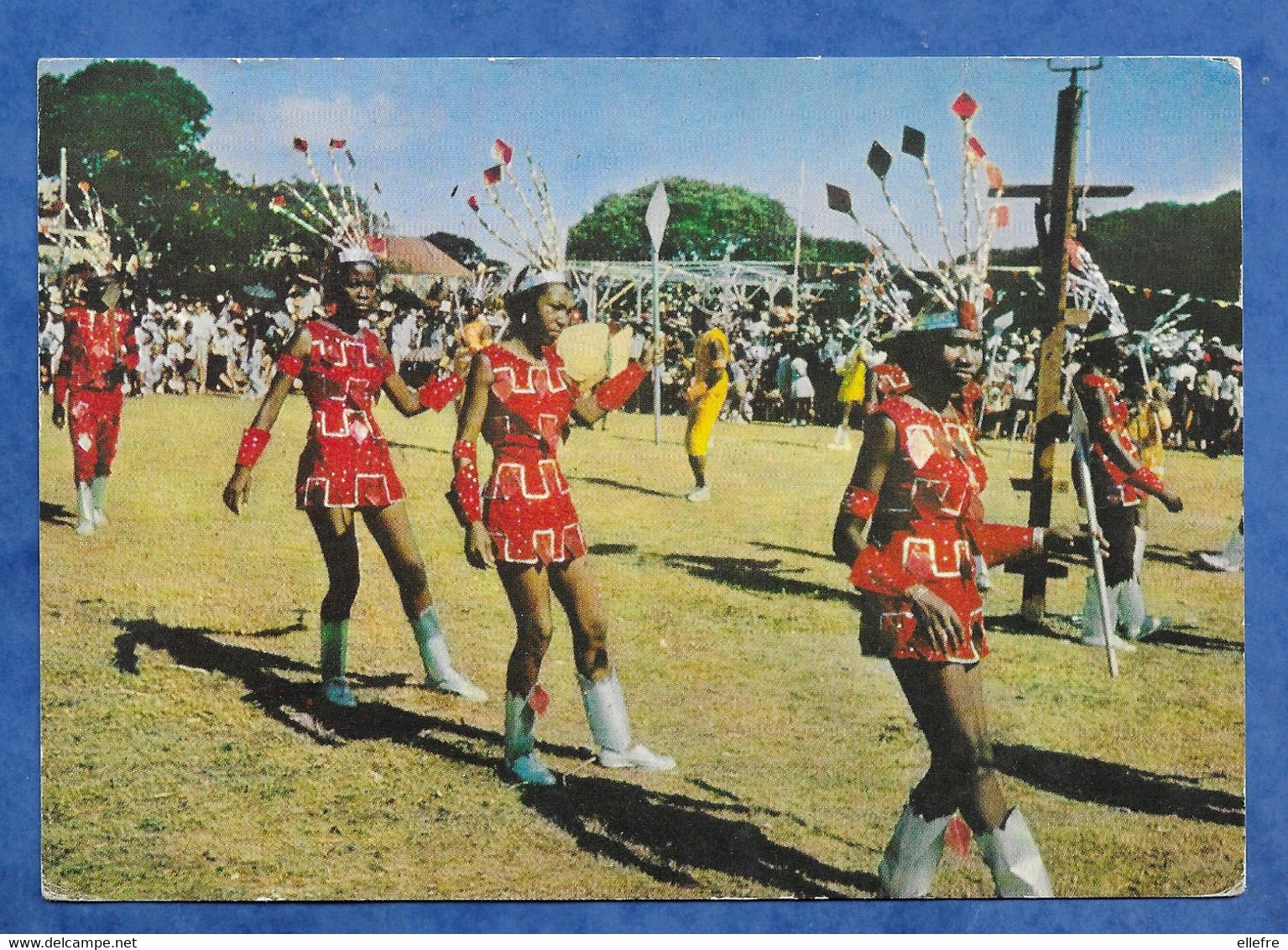 CPSM Escale à ANTIGUA Scènes De Carnaval Danseuses Type Majorettes - Voir Timbres - - Antigua Und Barbuda