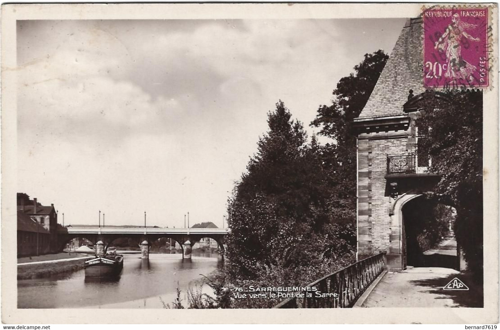 57  Sarreguemines  -  Vue Vers Le Pont De La Sarre  - Peniche - Sarreguemines