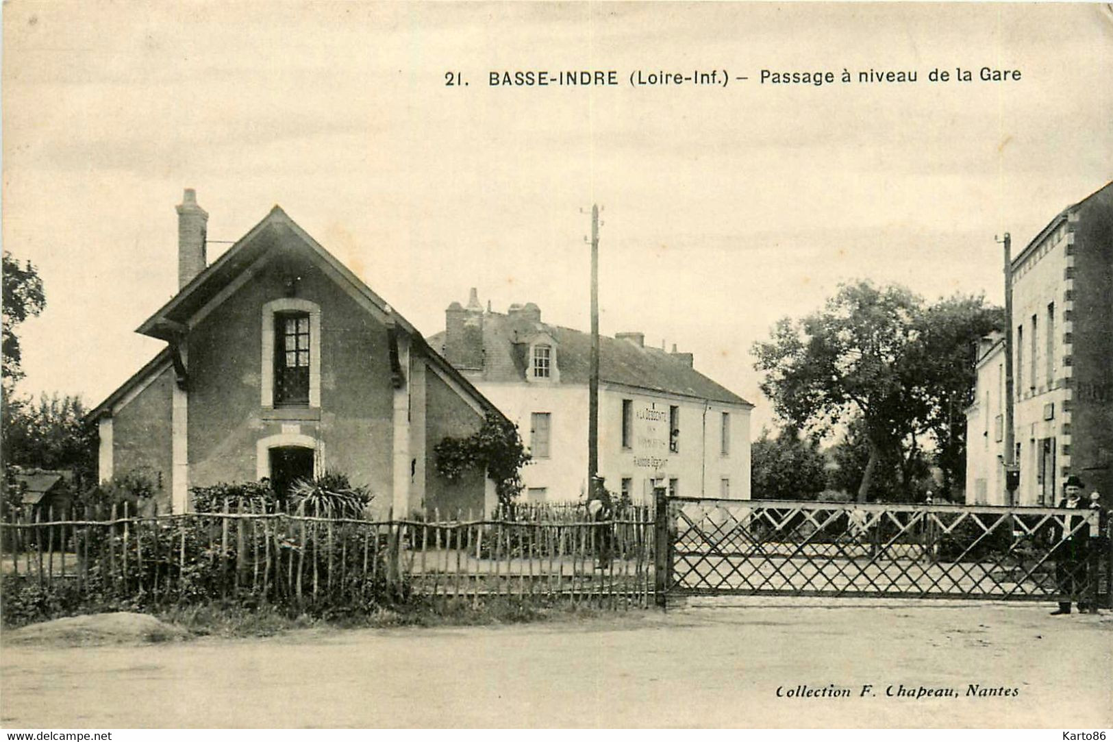 Basse Indre * Route Et Le Passage à Niveau De La Gare * Ligne Chemin De Fer De Loire Atlantique - Basse-Indre