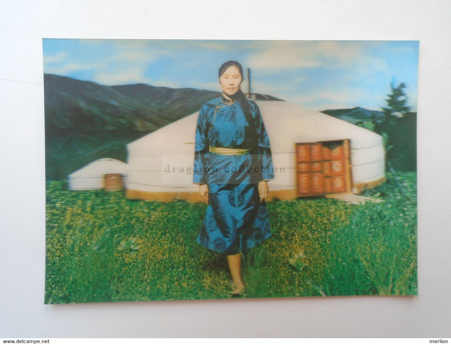 D181676    Lenticulaire 3D    Mongolia - Mongolian Girl  -Yurt  -Folklore  (stereo 3D Postcard)  Ca 1970 - Mongolia